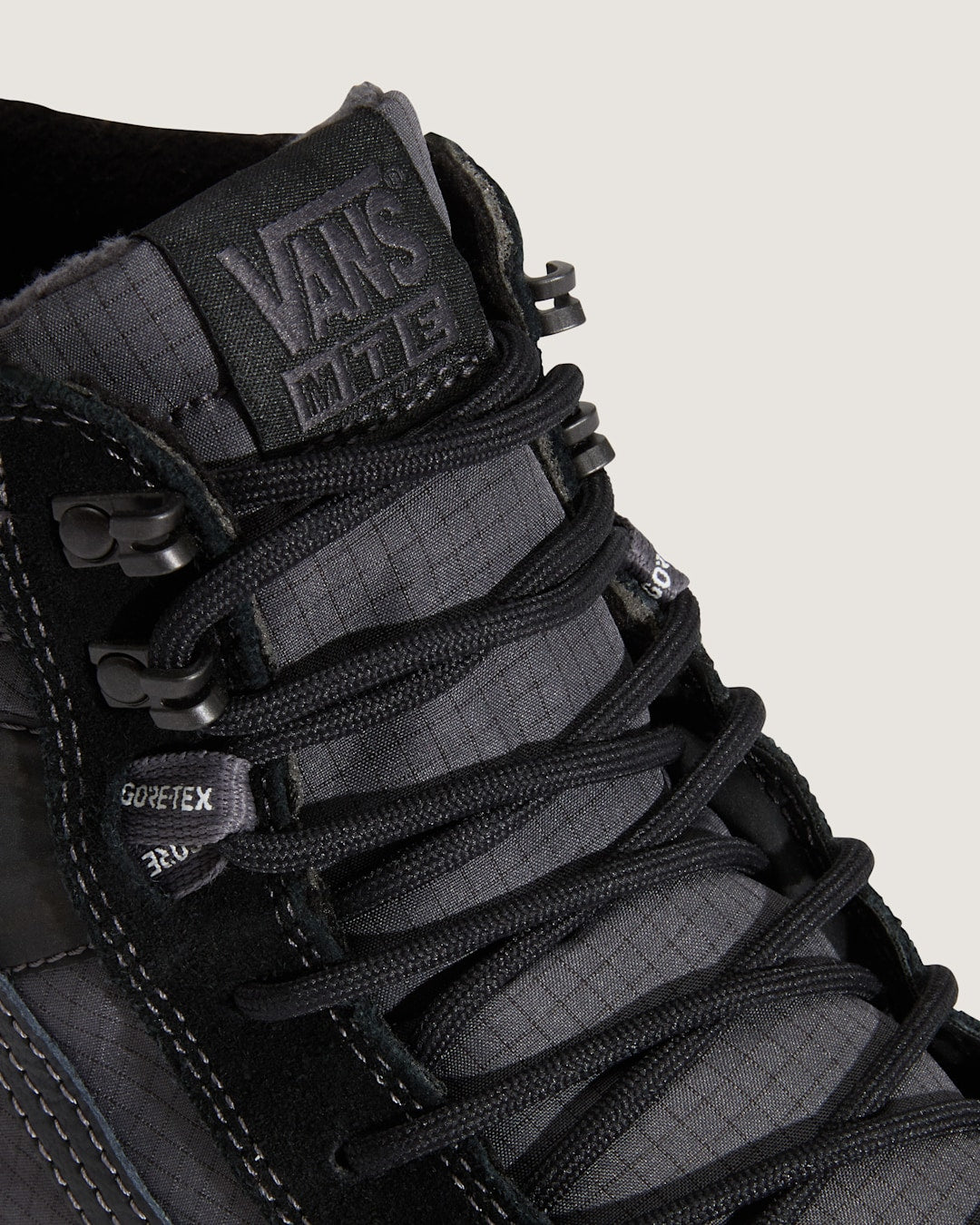 Vans Sk8-Hi GORE-TEX Insulated Shoe in Black
