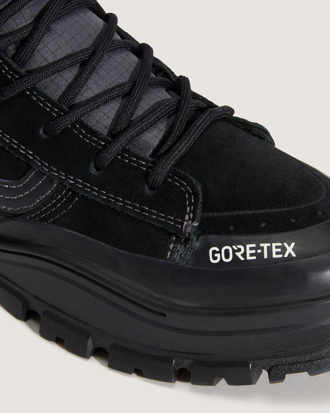 Vans Sk8-Hi GORE-TEX Insulated Shoe in Black