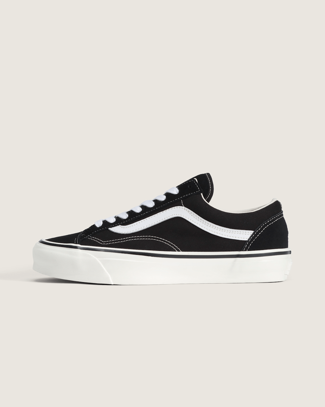 Vans Premium Old Skool Shoe in Black / Marshmallow White