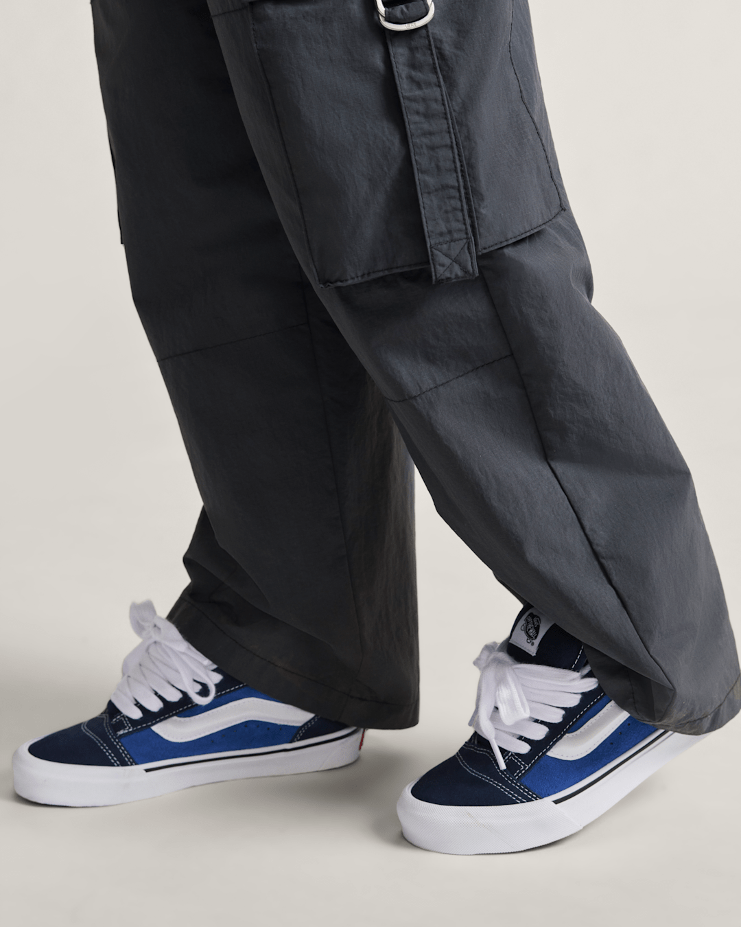 Vans Knu Skool Shoe in Navy Blue / True White