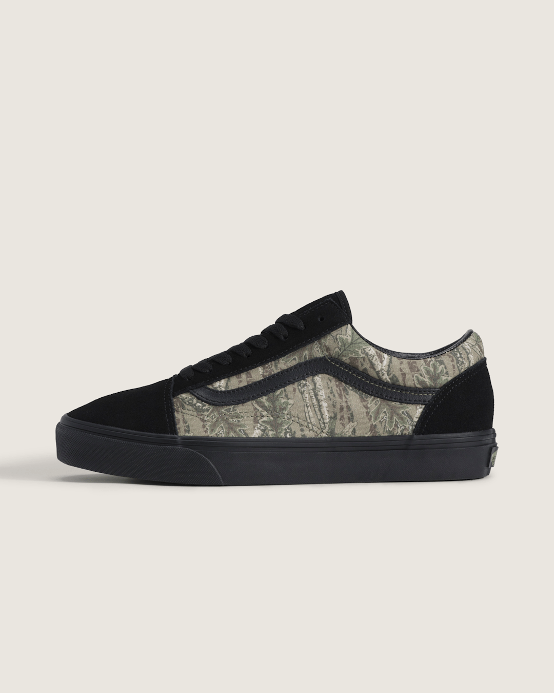 Vans Old Skool Shoe in Camo Black