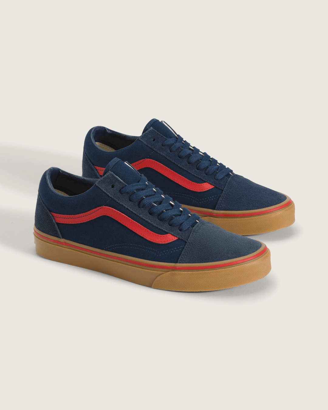 Vans Old Skool Gum Shoe in Navy Blue / Red