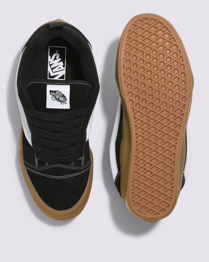 Vans Knu Skool Shoe in Black / Gum