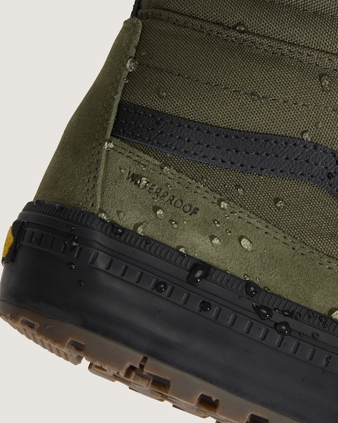 Vans Sk8-Hi Waterproof Insulated Shoe in Green / Black