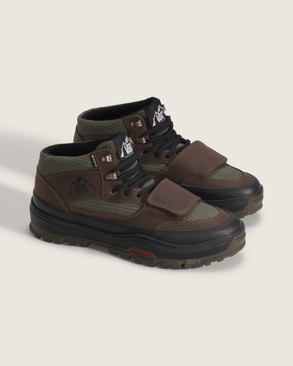 Vans Mountain Mid GORE-TEX Insulated Shoe in Dark Green / Dark Brown