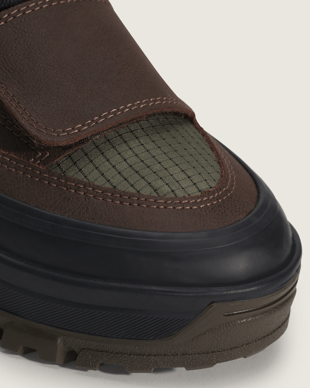 Vans Mountain Mid GORE-TEX Insulated Shoe in Dark Green / Dark Brown