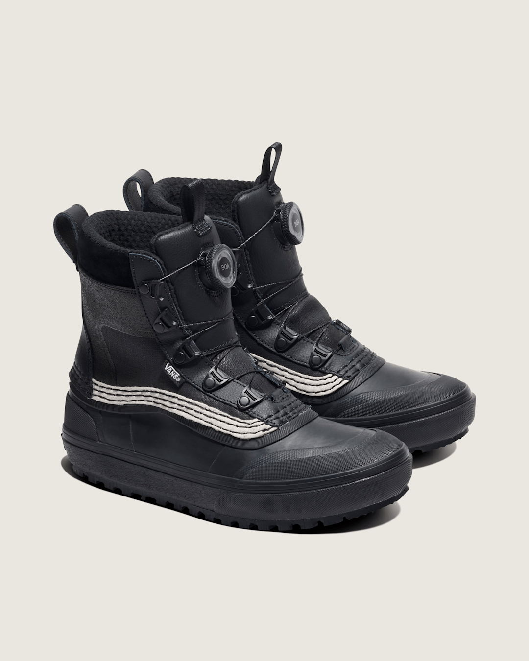 Vans Standard Mid Boa Waterproof Boot in Black
