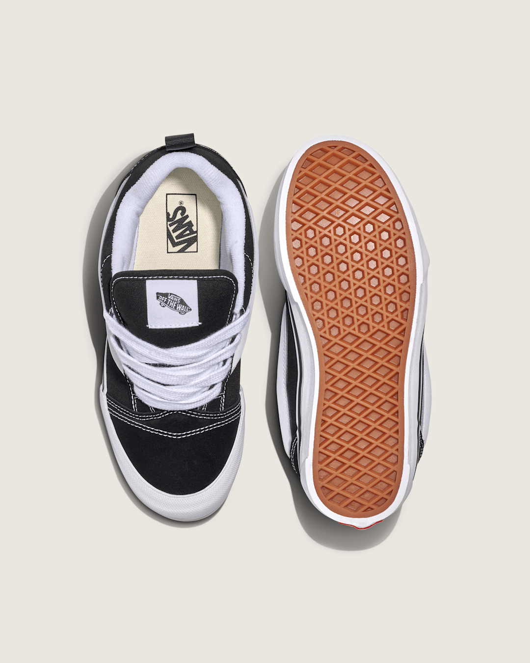 Vans Big Kids Knu Skool Shoe in Black / True White
