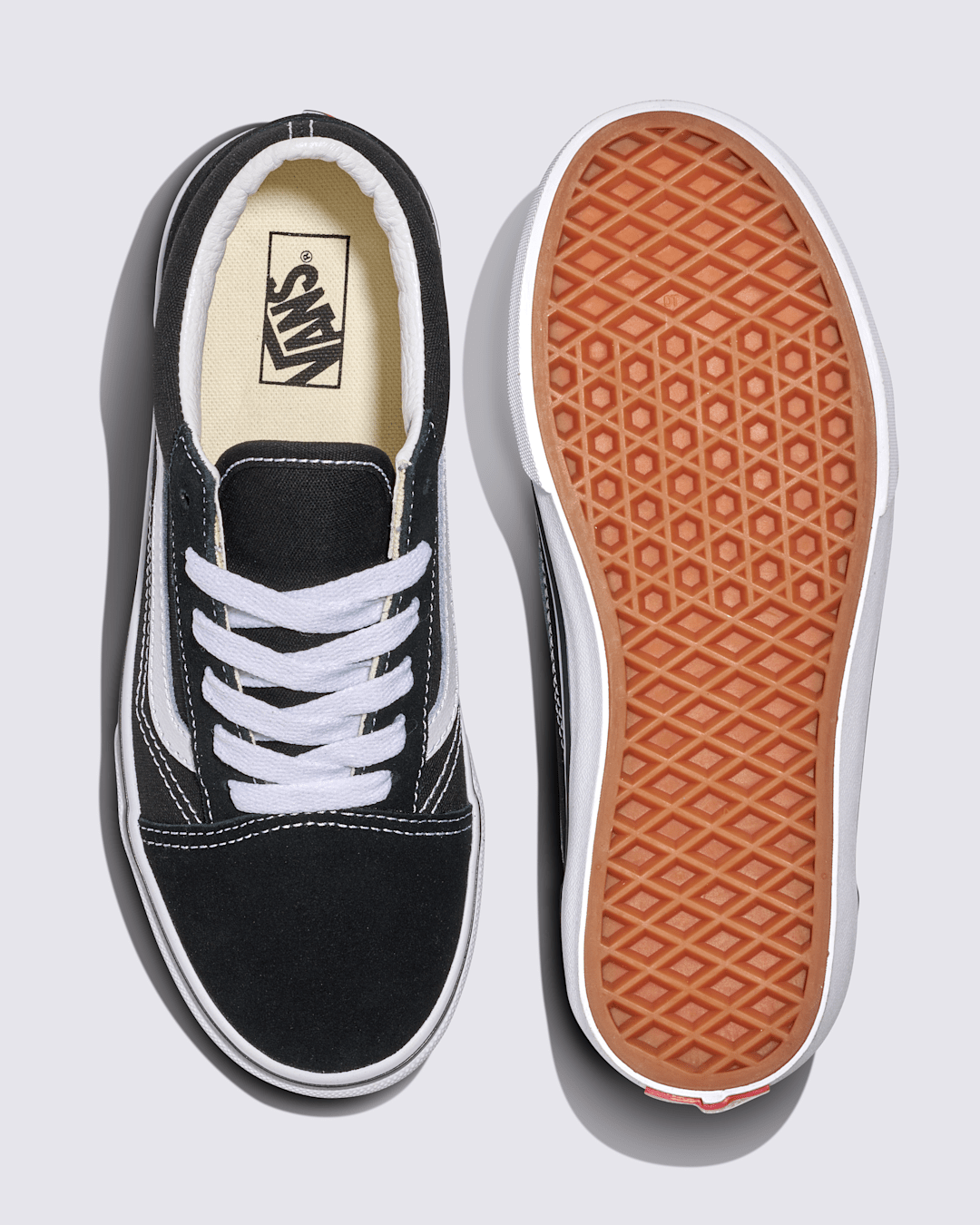 Vans Big Kids Old Skool Shoe in Black / White