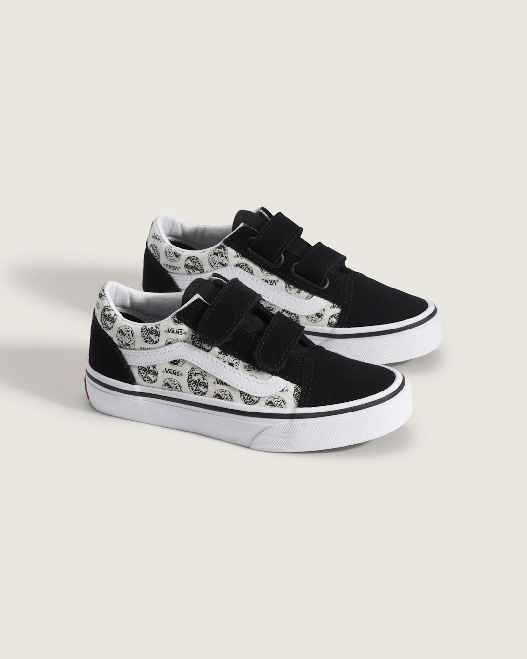 Vans Little Kids Old Skool V Shoe in Black / White