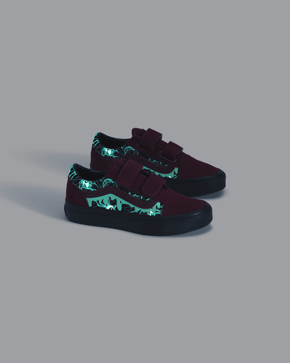 Vans Little Kids Old Skool V Halloween Shoe in In the Shadows Black / Port Red