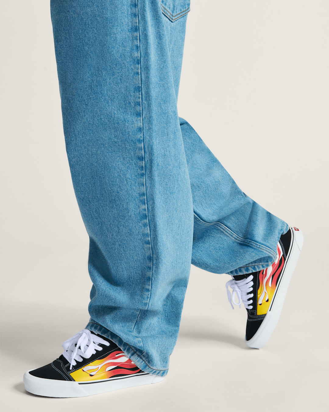 Vans Knu Skool Shoe in Black / Red