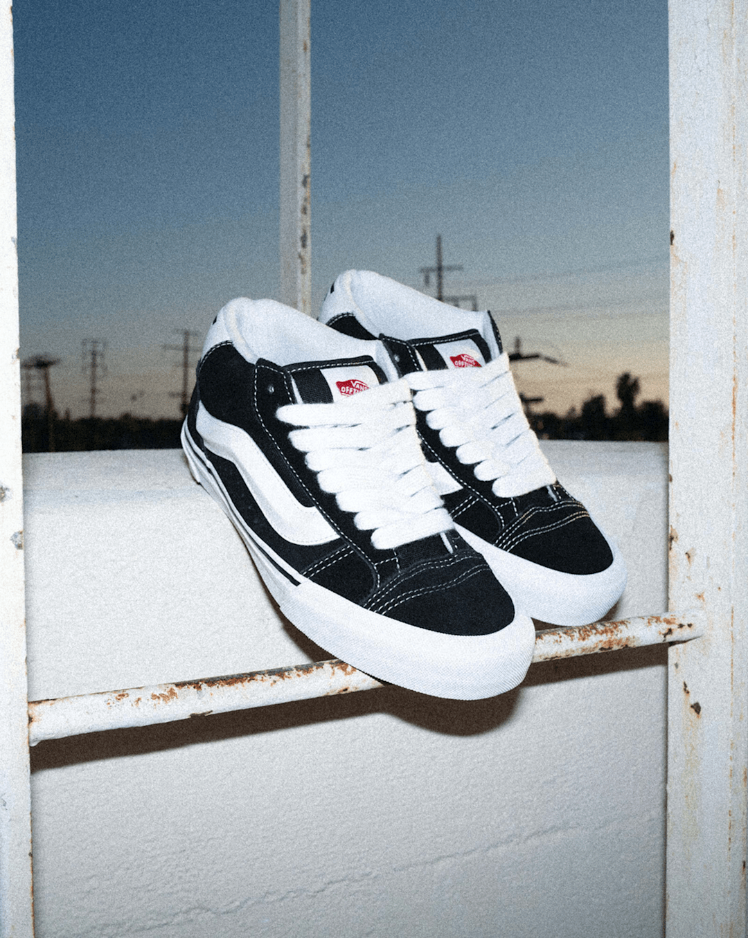 Vans Knu Mid Shoe in Black / True White