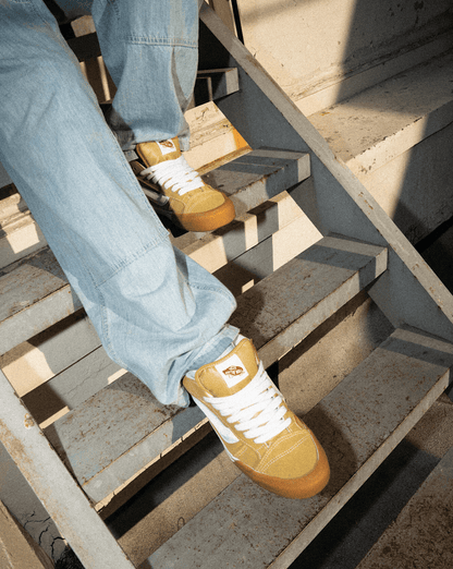 Vans Knu Mid Shoe in Khaki Brown / Gum