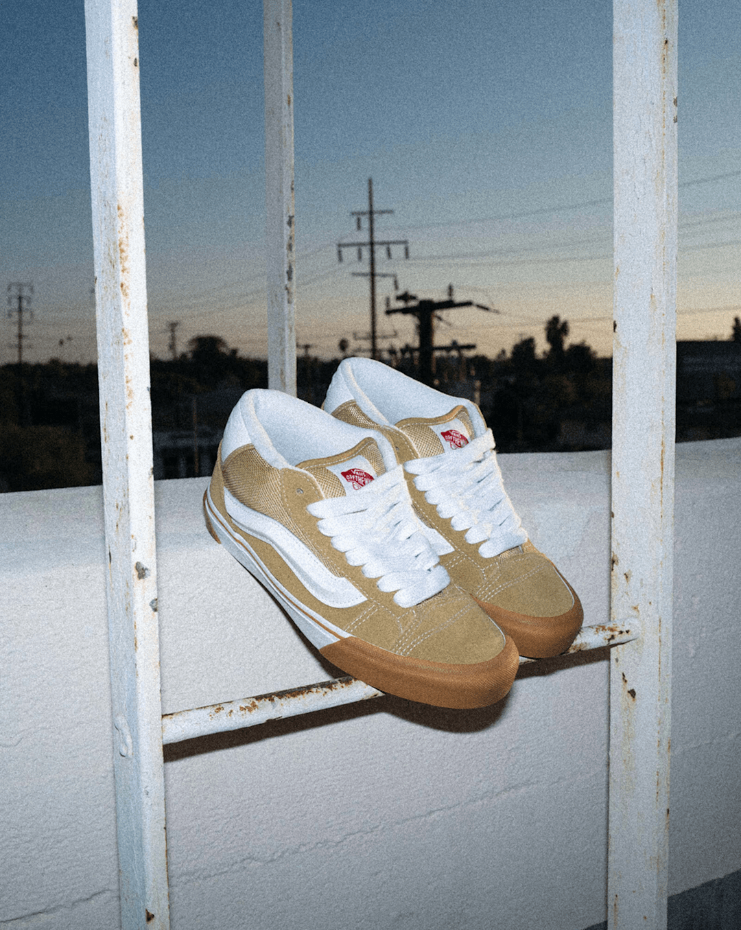 Vans Knu Mid Shoe in Khaki Brown / Gum